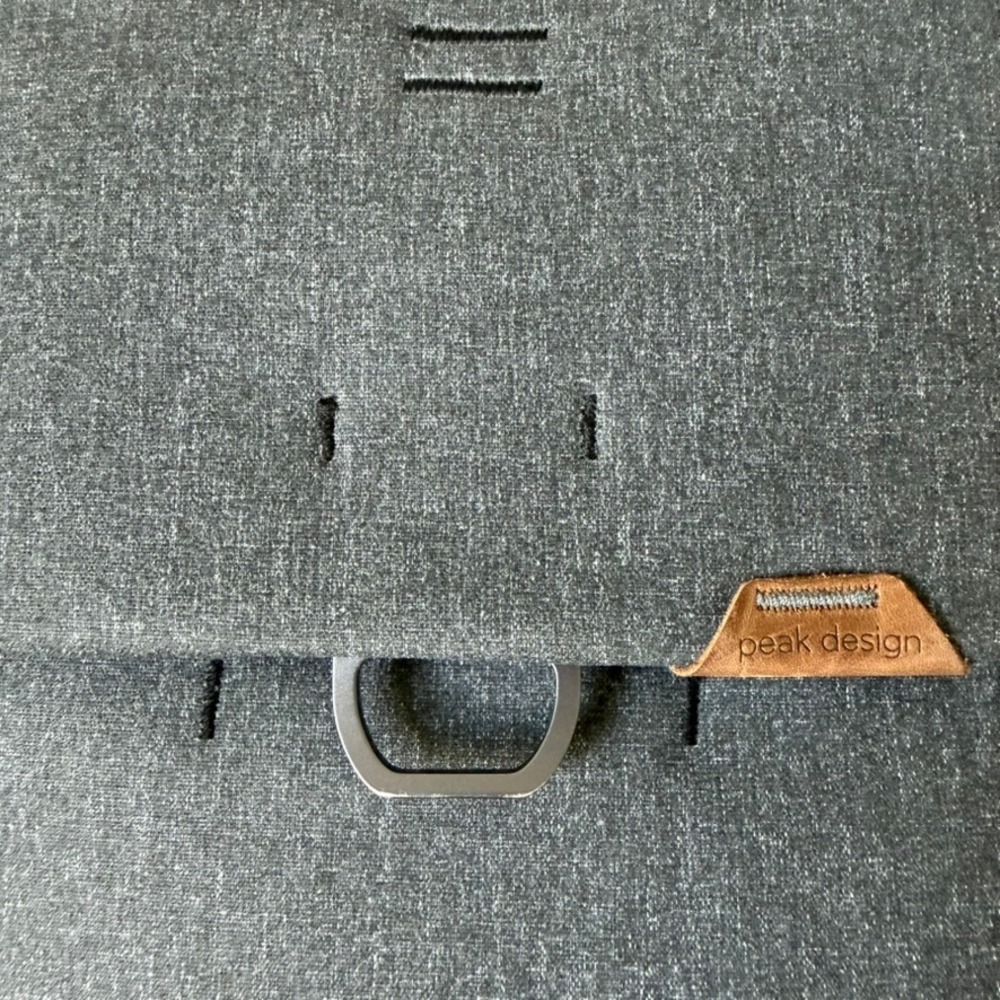 Peak Design Everyday Backpack 30L V2 Unisex Charcoal Gray Camera Travel Bag GUC - Picture 8 of 16